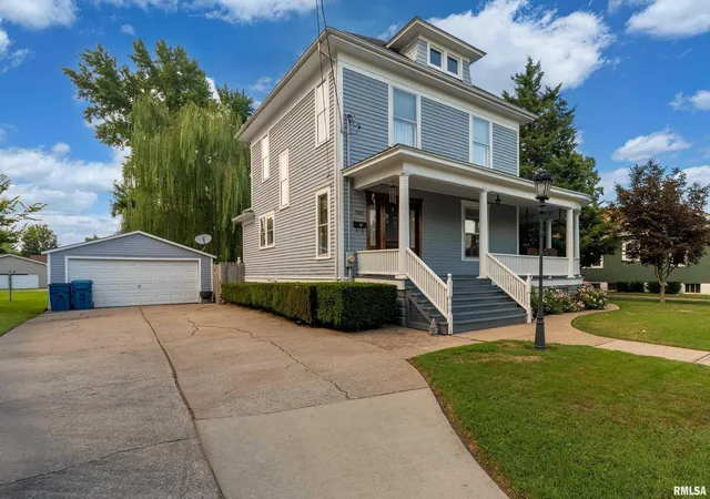 Homes for sale in Duquoin, IL | 540 E Main St, Duquoin, IL 62832 | MLS# 12686284