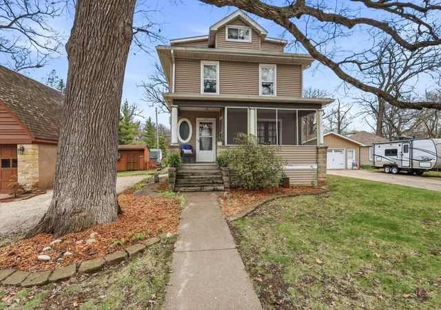 1st image of 1587 34th Ave, Moline, IL 61265 | MLS# 12686292