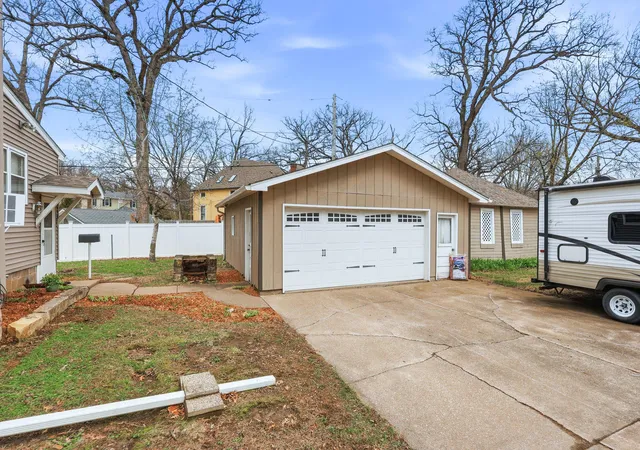 2nd image of 1587 34th Ave, Moline, IL 61265 | MLS# 12686292