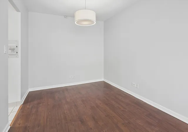 3rd image of 6171 N Sheridan Rd, Chicago, IL 60660