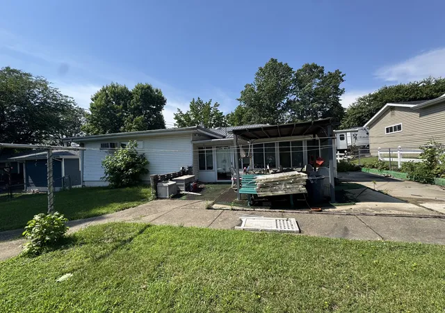 2nd image of 1008 W Jay St, Vandalia, IL 62471 | MLS# 12686326