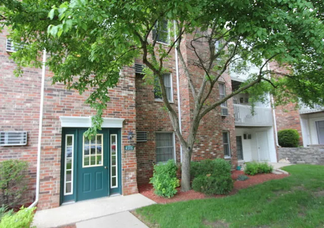 Homes for sale in Mc Henry, IL | 4316 W Shamrock Ln #2D, Mc Henry, IL 60050 | MLS# 12686359
