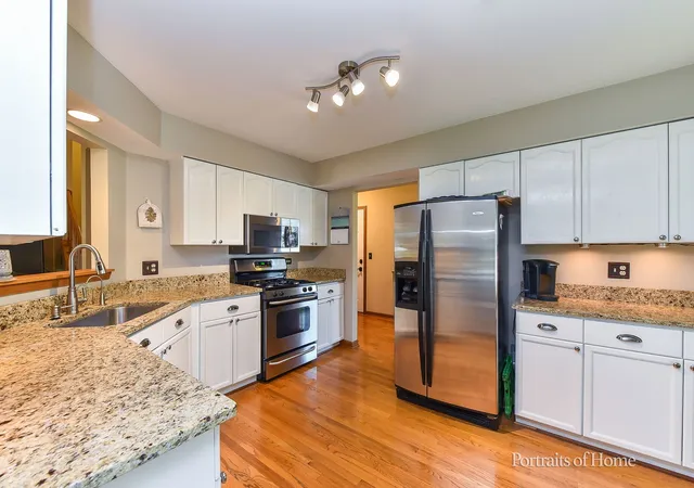 5th image of 403 Dillman Ct, Naperville, IL 60540 | MLS# 12686364