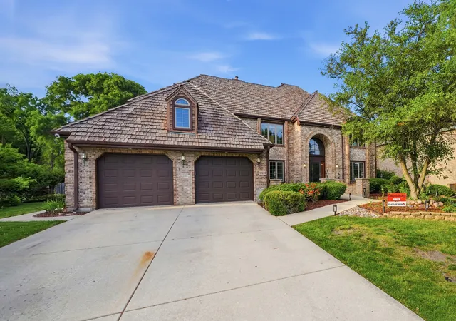 Homes for sale in Palos Park, IL | 10650 Wildwood Dr, Palos Park, IL 60464 | MLS# 12686386