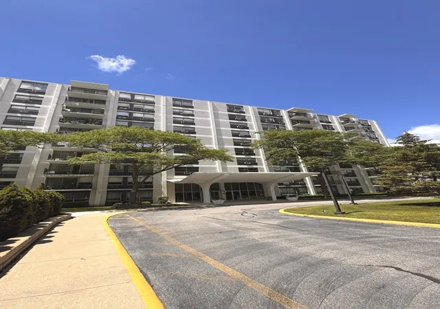 2nd image of 9009 Golf Rd, Des Plaines, IL 60016
