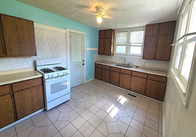 Homes for sale in Dixon, IL | 1826 W 1St St, Dixon, IL 61021 | MLS# 12686432