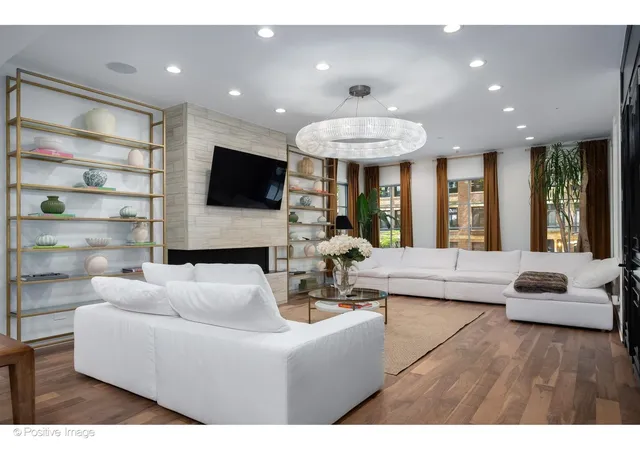 2nd image of 22 E Elm St, Chicago, IL 60611 | MLS# 12686438
