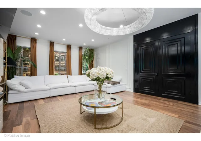 5th image of 22 E Elm St, Chicago, IL 60611 | MLS# 12686438