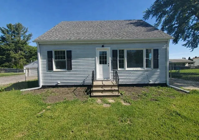 Homes for sale in East Moline, IL | 1611 36th Ave, East Moline, IL 61244 | MLS# 12686469