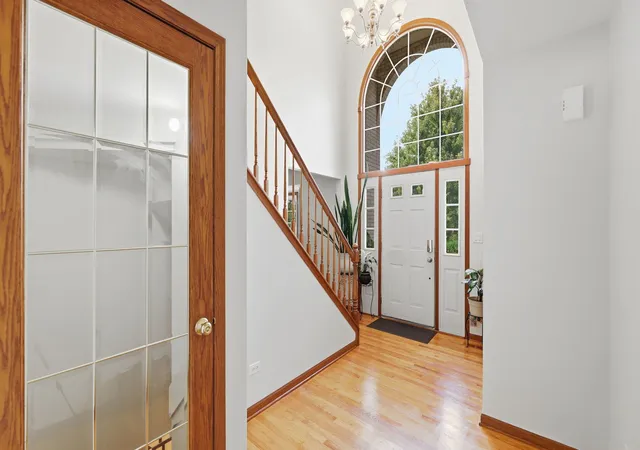 Photo 3 of Single family home for sale at 17110 Arbor Crk Dr, Plainfield, IL 60586 | MLS# 12686472 | Listing updated on 2026-09-07