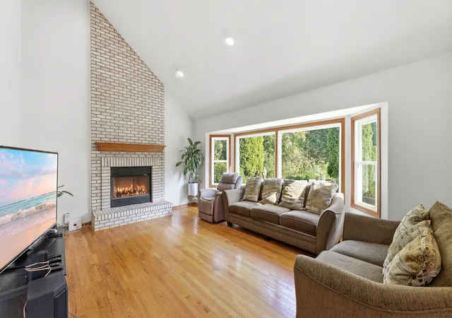 Photo 4 of Single family home for sale at 17110 Arbor Crk Dr, Plainfield, IL 60586 | MLS# 12686472 | Listing updated on 2026-09-07