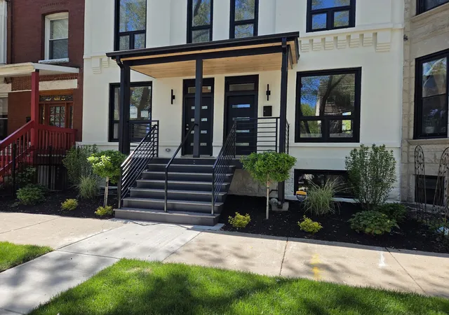 Homes for sale in Chicago, IL | 433 E 46th Pl, Chicago, IL 60653 | MLS# 12686485