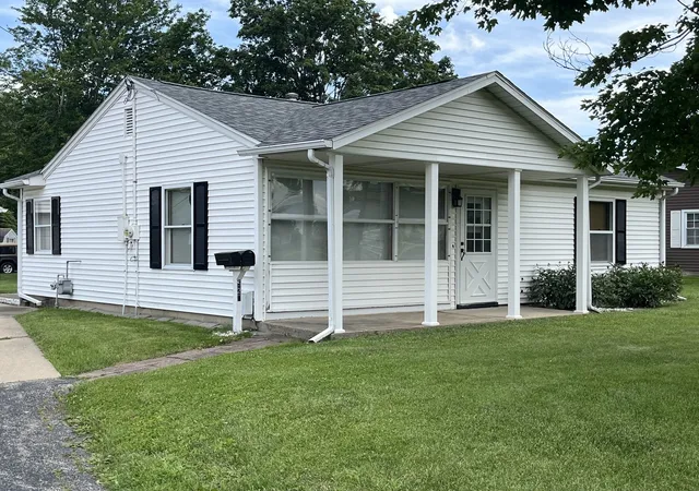 Photo 3 of Single family home for sale at 526 Edwards St, Kewanee, IL 61443 | MLS# 12686510 | Listing updated on 2026-09-02