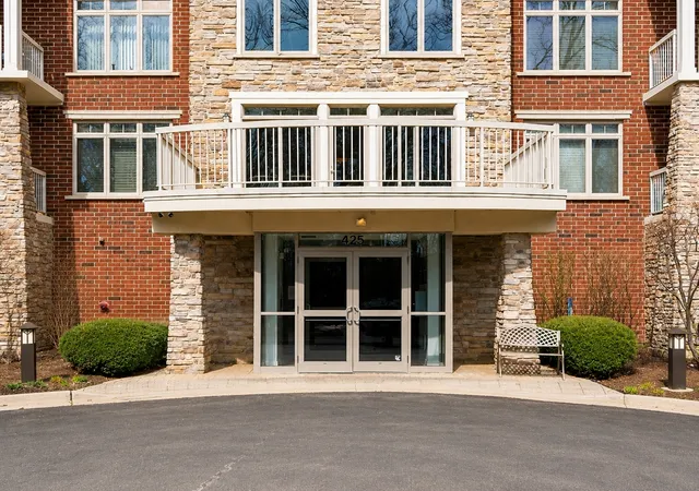 Homes for sale in Vernon Hills, IL | 425 Benjamin Dr #202, Vernon Hills, IL 60061 | MLS# 12686518