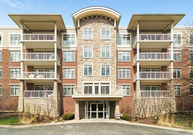 Homes for sale in Vernon Hills, IL | 425 Benjamin Dr #202, Vernon Hills, IL 60061 | MLS# 12686518