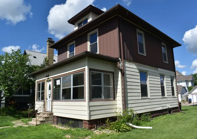 Photo 2 of Sale Pending at 1432 9th Street, Moline, IL 61265 | MLS# 12686524 | Listing updated on 2026-10-01