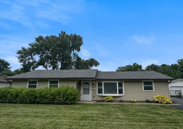 Homes for sale in Joliet, IL | 2413 Meridian Dr, Joliet, IL 60431 | MLS# 12686555