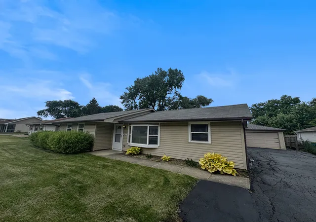 Homes for sale in Joliet, IL | 2413 Meridian Dr, Joliet, IL 60431 | MLS# 12686555