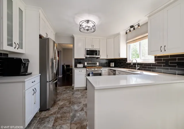 Homes for sale in Grayslake, IL | 1196 Hummingbird Ln, Grayslake, IL 60030 | MLS# 12686565