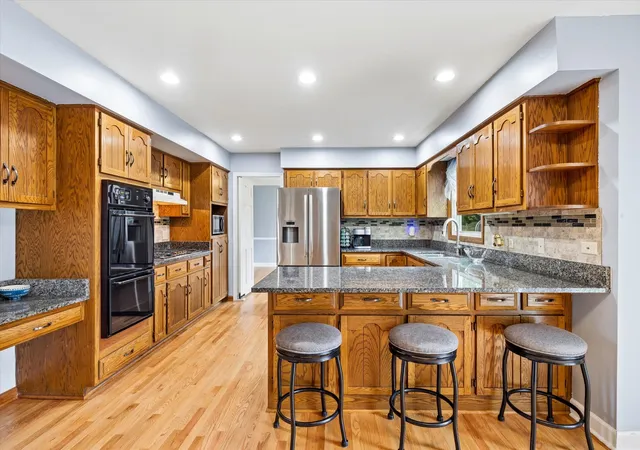 5th image of 6076 Angel Ln, Lisle, IL 60532 | MLS# 12686590