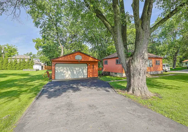 Photo 2 of Single family home for sale at 1400 Marion St, Schaumburg, IL 60193 | MLS# 12686601 | Listing updated on 2026-09-19