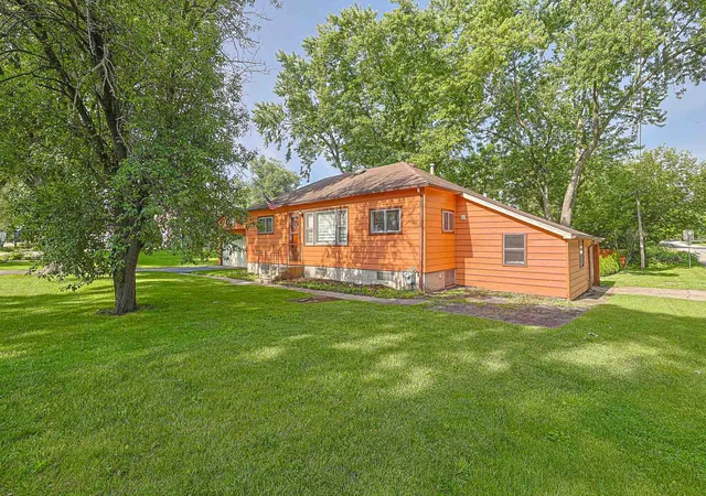 Homes for sale in Schaumburg, IL | 1400 Marion St, Schaumburg, IL 60193 | MLS# 12686601