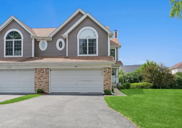 Photo 1 of Townhouse for sale at 1009 E Wilson Ave, Lombard, IL 60148 | MLS# 12686605 | Listing updated on 2026-09-14