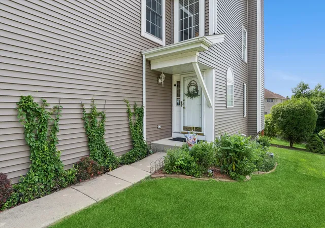 Photo 2 of Townhouse for sale at 1009 E Wilson Ave, Lombard, IL 60148 | MLS# 12686605 | Listing updated on 2026-09-14