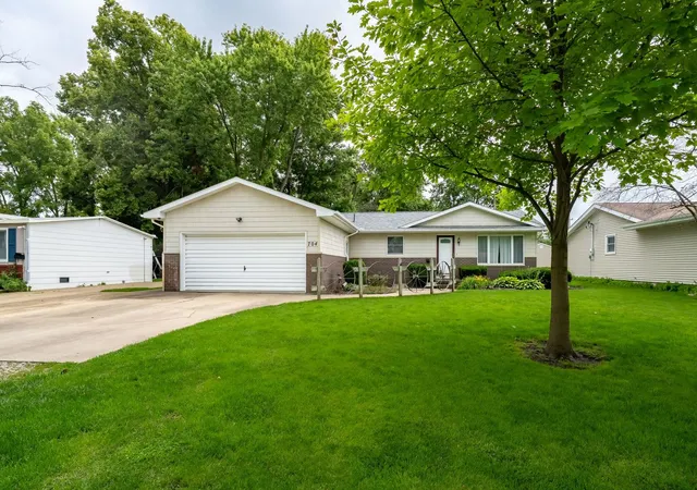 Homes for sale in Pontiac, IL | 704 E North St, Pontiac, IL 61764 | MLS# 12686637