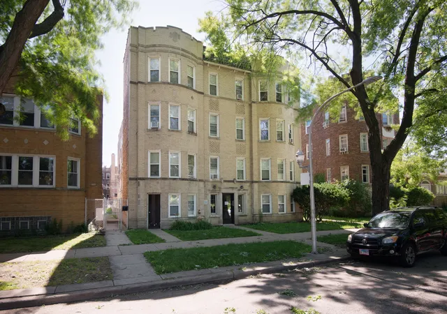 Homes for sale in Chicago, IL | 6049 N Talman Ave #GD-A, Chicago, IL 60659 | MLS# 12686658