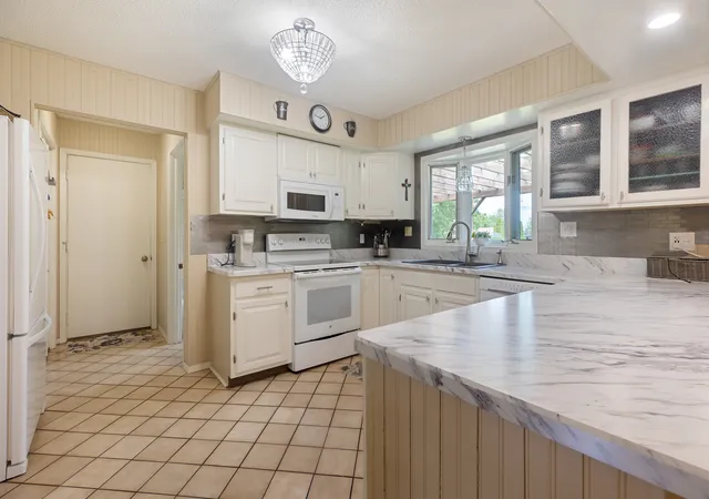 Homes for sale in Rochelle, IL | 5573 S Beebe Dr, Rochelle, IL 61068 | MLS# 12686678