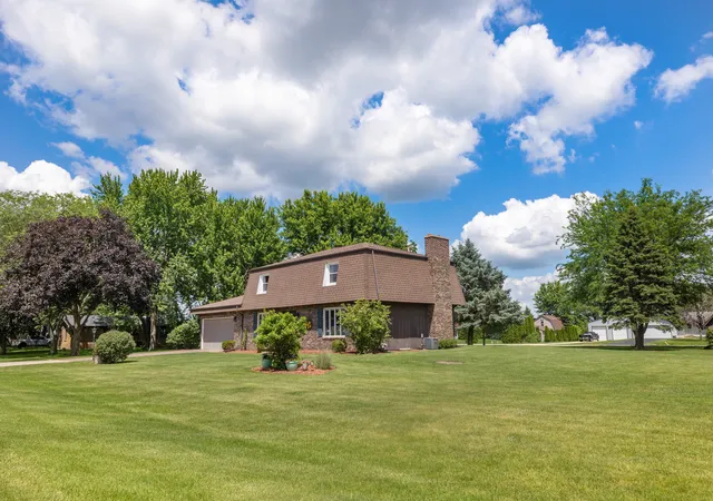 Homes for sale in Rochelle, IL | 5573 S Beebe Dr, Rochelle, IL 61068 | MLS# 12686678