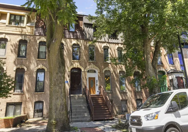 Homes for sale in Chicago, IL | 2422 N Seminary Ave, Chicago, IL 60614 | MLS# 12686705