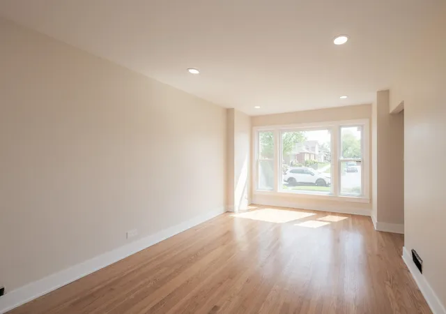 3rd image of 8728 S King Dr, Chicago, IL 60637 | MLS# 12686755