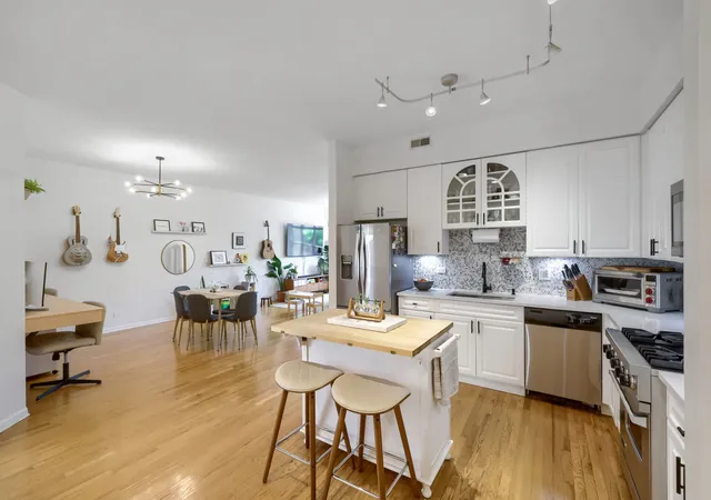 Homes for sale in Chicago, IL | 1962 W Lawrence Ave #204, Chicago, IL 60640 | MLS# 12686770