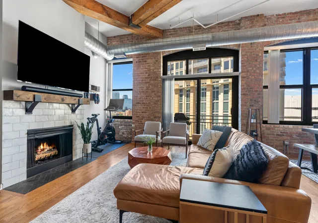 Homes for sale in Chicago, IL | 520 W Huron St, Chicago, IL 60654