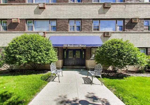 Homes for sale in Oak Park, IL | 222 Washington Blvd #305, Oak Park, IL 60302 | MLS# 12686794