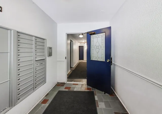 3rd image of 222 Washington Blvd, Oak Park, IL 60302