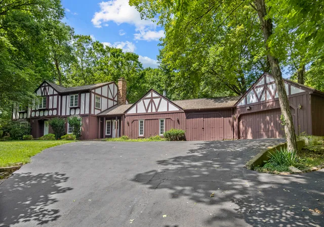 Photo 1 of Single family home for sale at 34w398 Country Clb Rd, Wayne, IL 60184 | MLS# 12686805 | Listing updated on 2026-08-13