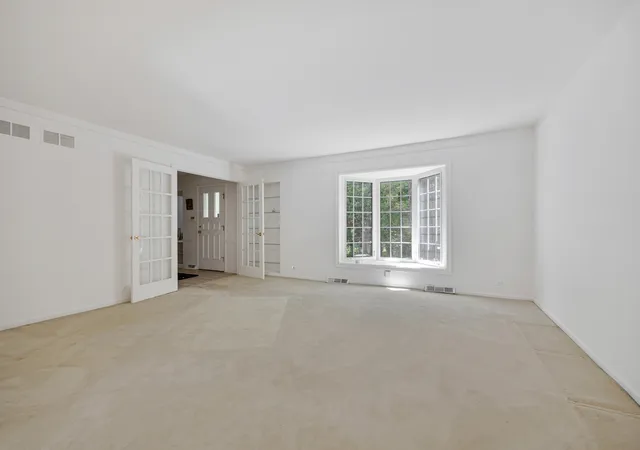 Photo 4 of Single family home for sale at 34w398 Country Clb Rd, Wayne, IL 60184 | MLS# 12686805 | Listing updated on 2026-08-13