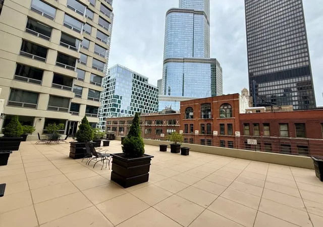 2nd image of 440 N Wabash Ave, Chicago, IL 60611