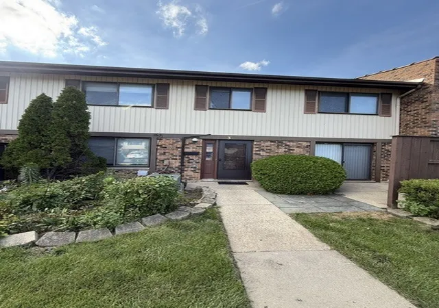 Homes for sale in Downers Grove, IL | 3 Tower Ct, Downers Grove, IL 60516 | MLS# 12686821