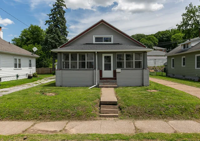 Homes for sale in Rock Island, IL | 1827 13th St, Rock Island, IL 61201 | MLS# 12686834