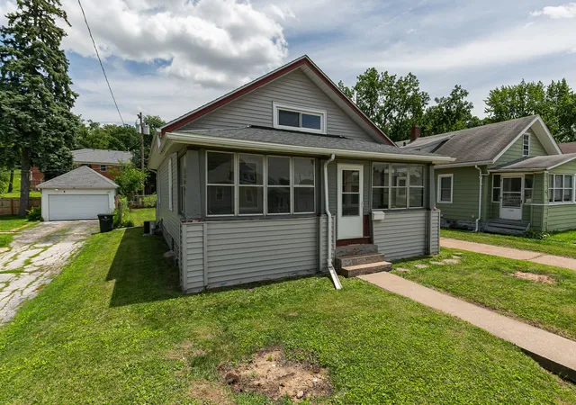 Homes for sale in Rock Island, IL | 1827 13th St, Rock Island, IL 61201 | MLS# 12686834