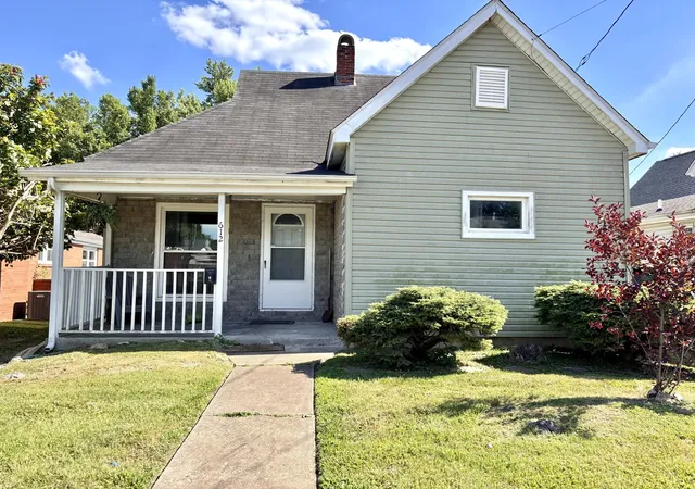 1st image of 612 W Monroe St W, Herrin, IL 62948 | MLS# 12686856
