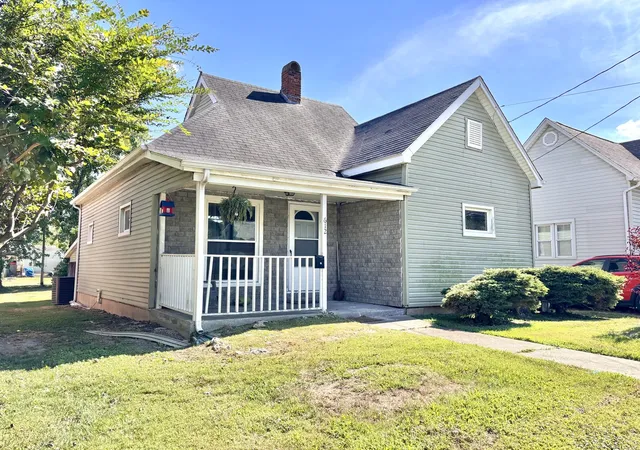 2nd image of 612 W Monroe St W, Herrin, IL 62948 | MLS# 12686856