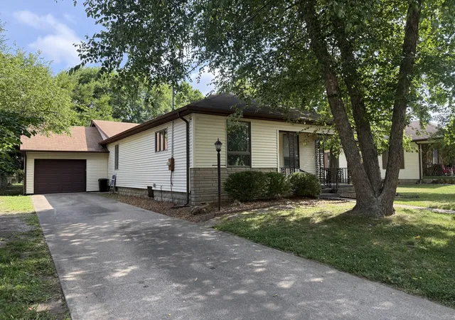 1st image of 806 E Boulevard St, Marion, IL 62959 | MLS# 12686862