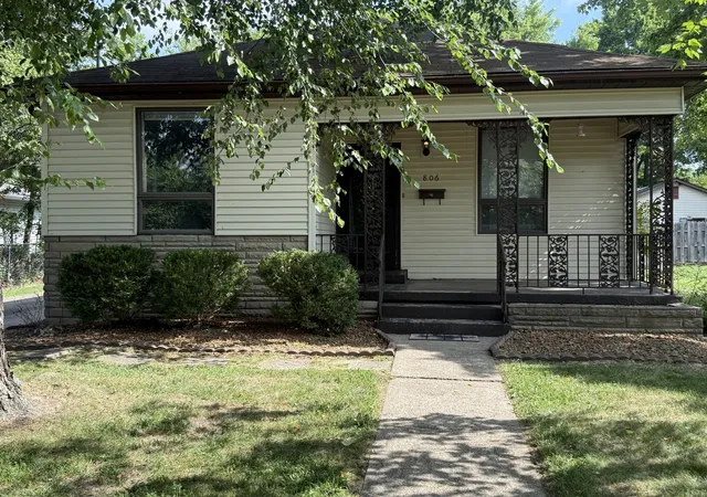 2nd image of 806 E Boulevard St, Marion, IL 62959 | MLS# 12686862