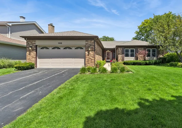 Homes for sale in Arlington Heights, IL | 1108 E Oxford Ln, Arlington Heights, IL 60004 | MLS# 12686864