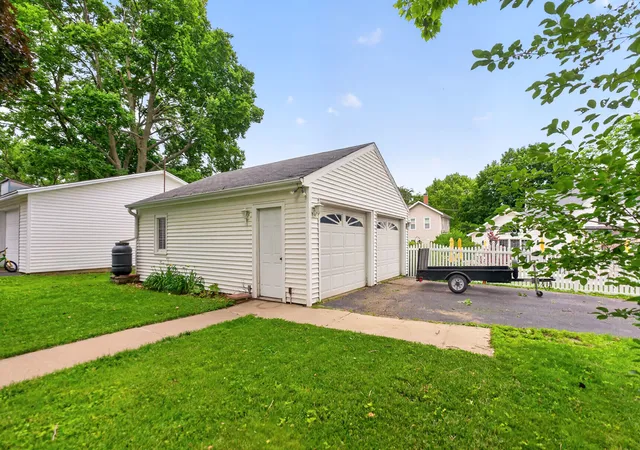 Homes for sale in Dixon, IL | 905 S Hennepin Ave, Dixon, IL 61021 | MLS# 12686865